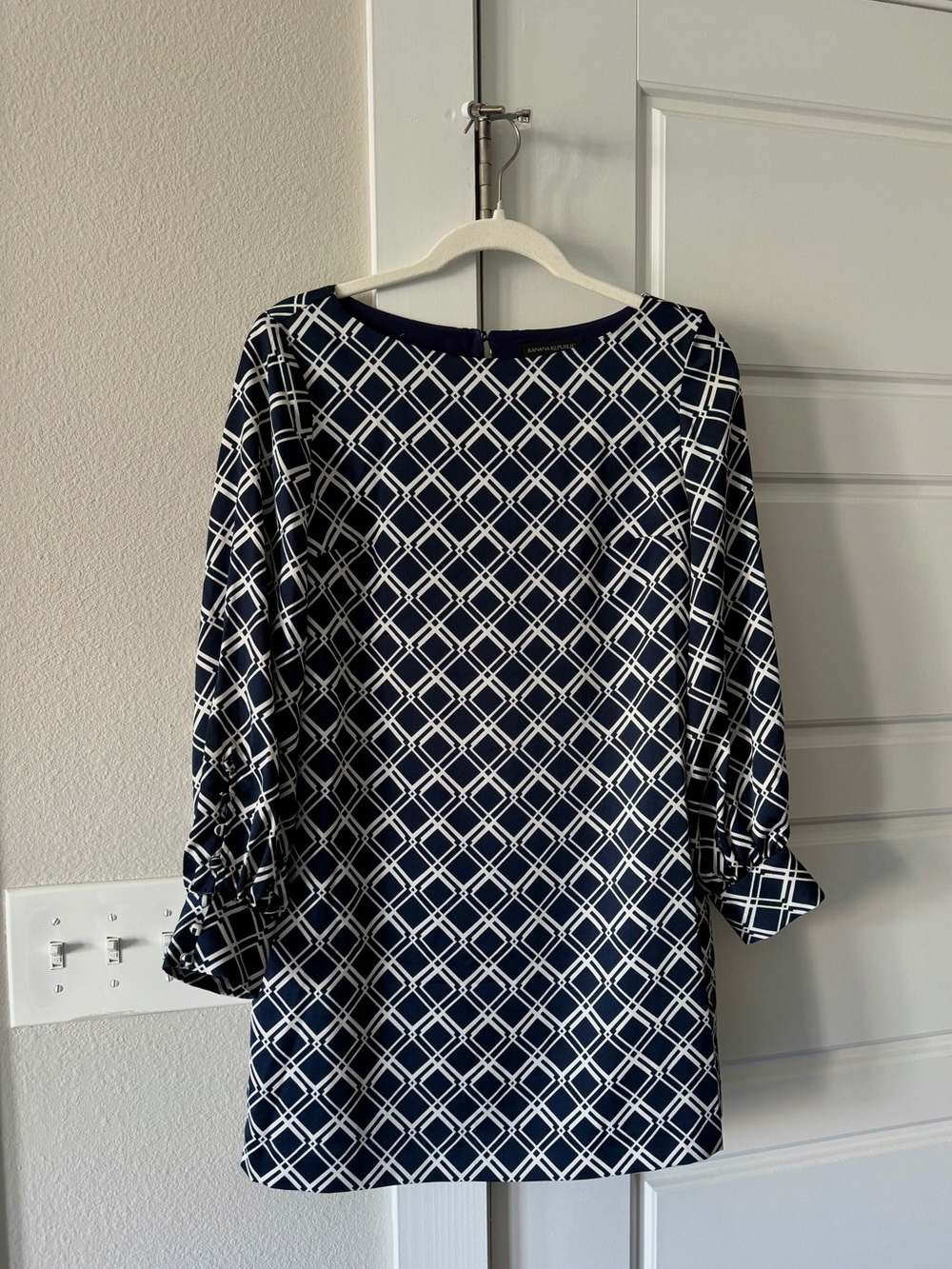 Banana Republic Navy & White Geometric Shift Dress